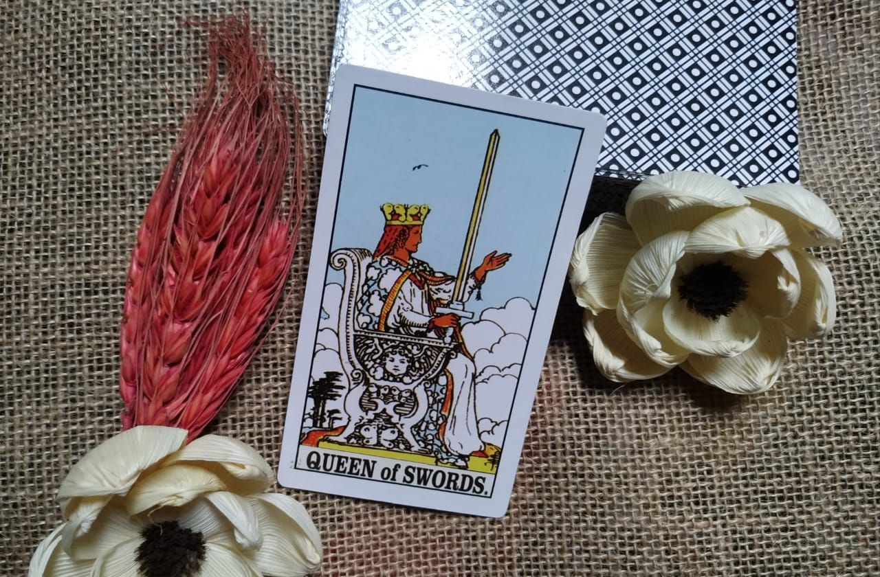 arti kartu queen of swords